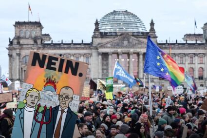 Miles protestan en Berlín tras avance de la ultraderecha