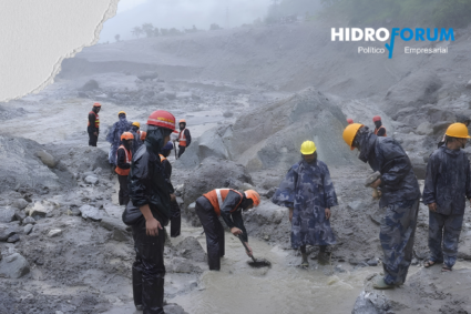 Nepal busca a 900 trabajadores atrapados tras devastadoras inundaciones