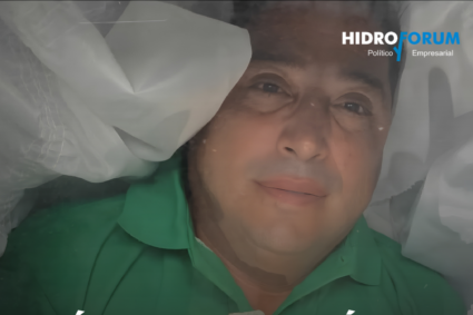 Político que “farmeó aura” en un ataúd acumula cambios de partido y señalamientos por huachicoleo