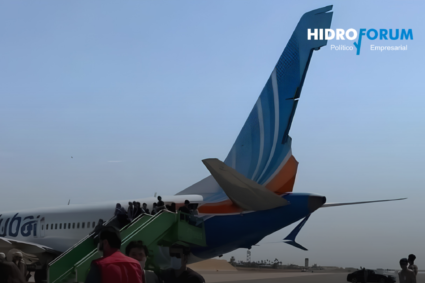 Avión de Flydubai aterriza de emergencia en Arabia Saudita tras altercado entre pilotos