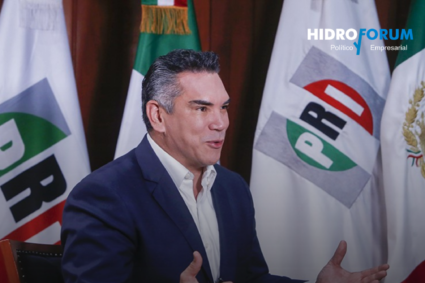 Alejandro Moreno representa votación con boletas planchadas y advierte votos para Morena