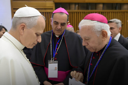 Episcopado mexicano entrega al papa León XIV libro sobre desaparecidos