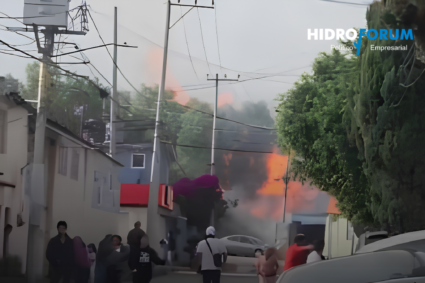 Explosión en gasera de Coacalco provoca daños en pipas, vehículos y viviendas