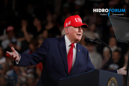 Trump bromea sobre sus hábitos y afirma que no fuma ni consume alcohol ni drogas