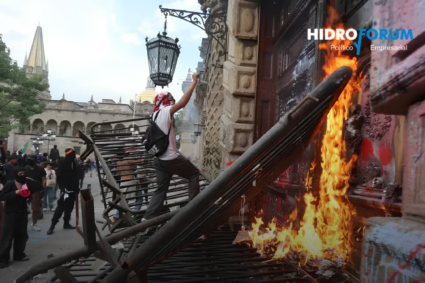 Registran incendio, destrozos y detenidos en la segunda marcha para exigir agua limpia en Guadalajara
