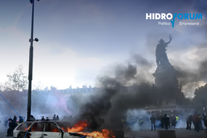 Francia plantea toques de queda tras los saqueos