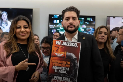 PRI lleva agua sucia a oficinas de MC en San Lázaro por la crisis en Jalisco