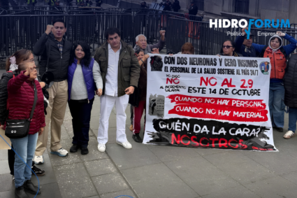 Personal del IMSS entrega a Sheinbaum peticiones de mayor presupuesto y mejores salarios