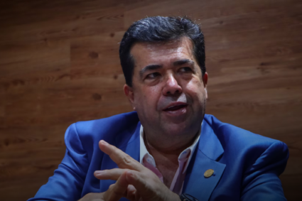 Debuta canal de YouTube del morenista Pedro Haces, con apenas 61 usuarios en vivo