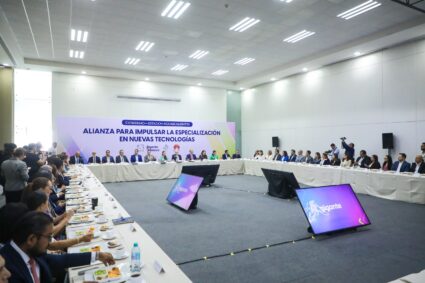 IMPULSA TERE JIMÉNEZ CERTIFICACIONES EN INTELIGENCIA ARTIFICIAL, CIENCIA DE DATOS Y SEMICONDUCTORES EN COLABORACIÓN CON HUAWEI MÉXICO Y CENEVAL